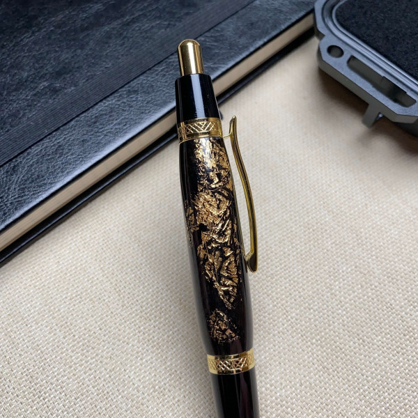 Кулькова ручка ручної роботи NV-062 дерево мореного дуба і золота поталь