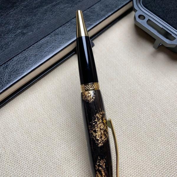 Кулькова ручка ручної роботи NV-062 дерево мореного дуба і золота поталь