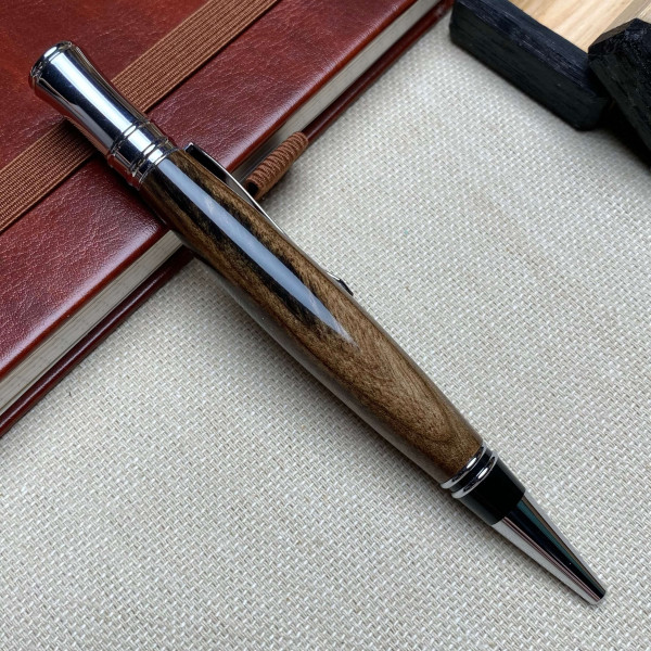 Унікальна кулькова ручка NV-173 виготовлена із деревини горіха