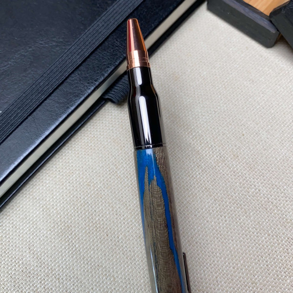 Кулькова ручка із механізмом затвору NV-084 виготовлена із деревини мореного ясена і епоксидна смола