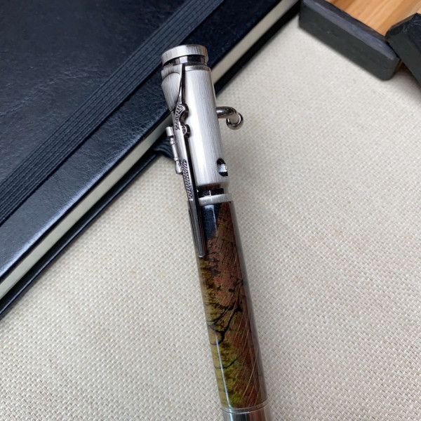 Унікальна кулькова ручка із механізмом затвору NV-084 виготовлена із деревини модифікованого шпальтового бука
