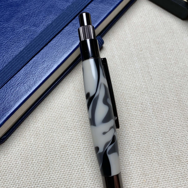 Кулькова ручка NV-131  виготовлена спеціального мілітарі акрилу