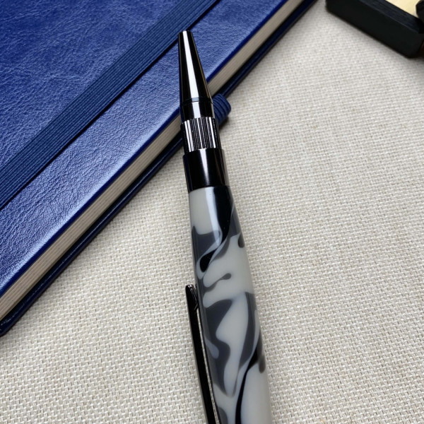 Кулькова ручка NV-131  виготовлена спеціального мілітарі акрилу