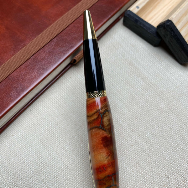 Унікальна кулькова ручка ручної роботи NV-062 виготовлена із деревини капового клена і епоксидної смоли