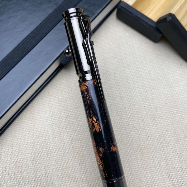 Унікальна кулькова ручка із механізмом затвору NV-084 з мореного дуба та бронзової поталі