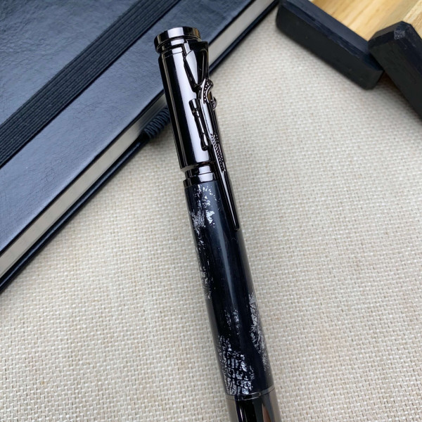 Унікальна кулькова ручка із механізмом затвору NV-084 з мореного дуба та срібної поталі