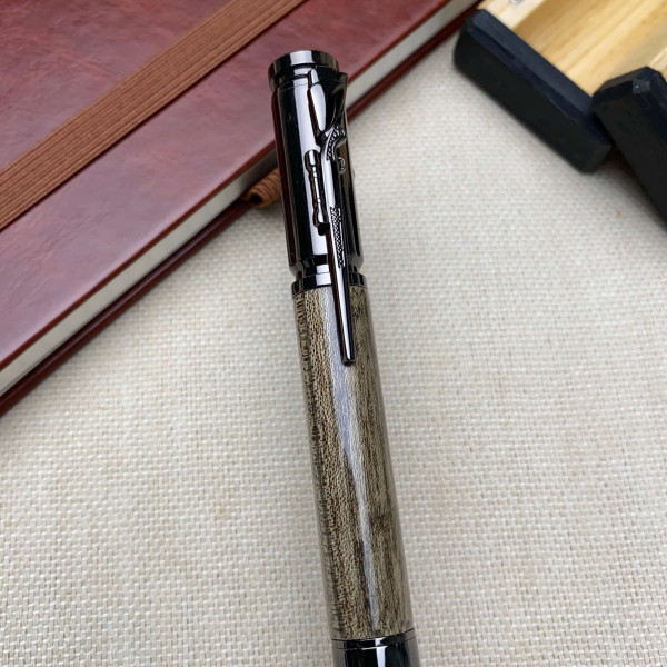 Кулькова ручка із механізмом затвору NV-084 виготовлена із деревини мореного ясена