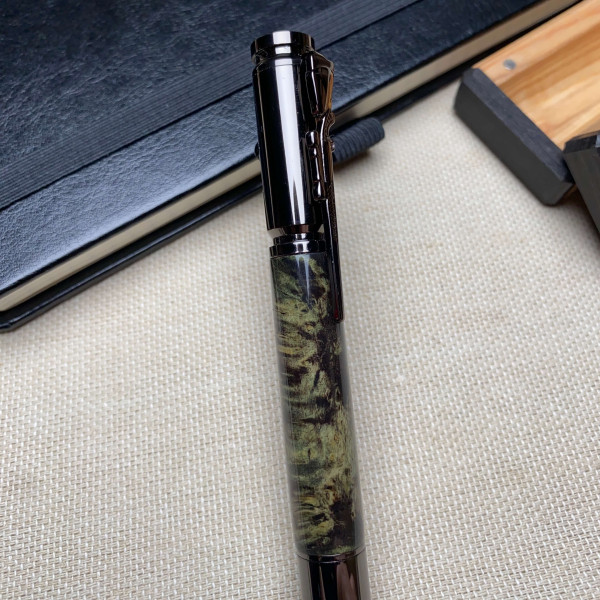 Унікальна кулькова ручка із механізмом затвору NV-084 з дерева модифікованого капового клена
