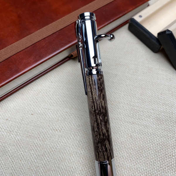 Унікальна кулькова ручка із механізмом затвору NV-084 з деревини мореного ясена