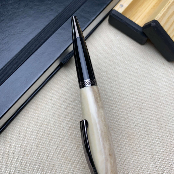 Подарункова кулькова ручка ручної роботи NV-062 виготовлена із справжнього оленячого рогу