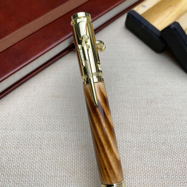 Кулькова ручка із механізмом затвору NV-084 виготовлена із обпаленої деревини сосни