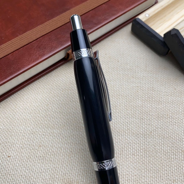 Кулькова ручка ручної роботи NV-062 виготовлена із акрилу