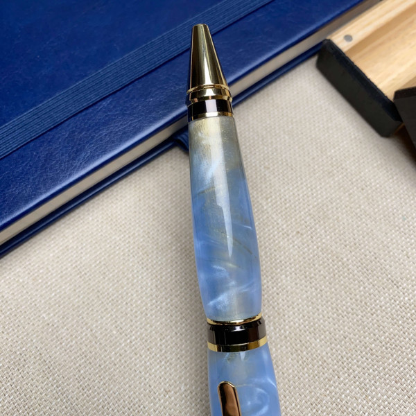 Кулькова ручка ручної роботи NV-006 виготовлена із небесного акрилу
