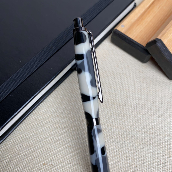 Механічний олівець ручної роботи NV-002 мілітарі акрил