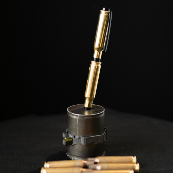 Унікальна підставка для ручки "Бойова" з дерева і справжньої гільзи