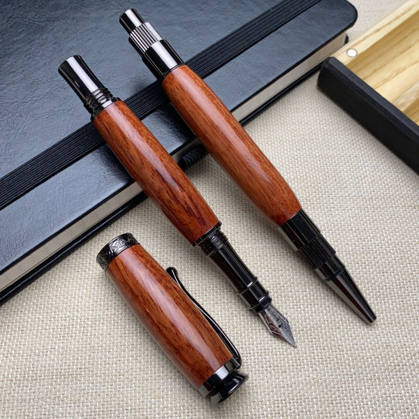 Подарунковий комплект ручок ручної роботи NV-448/131 червоне дерево - падук