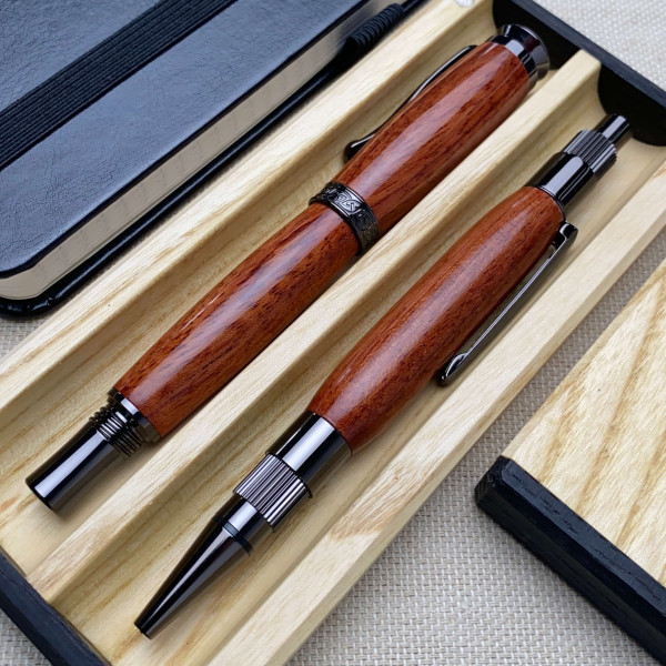 Подарунковий комплект ручок ручної роботи NV-448/131 червоне дерево - падук