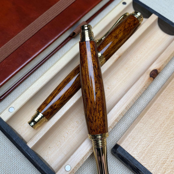 Подарунковий комплект ручок ручної роботи NV-355 тропічне червоне дерева - мербау