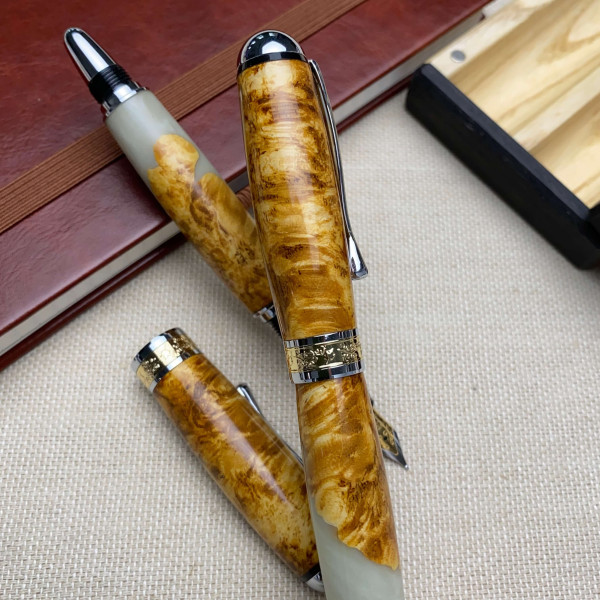 Подарунковий комплект ручок ручної роботи NV-210, дерево капового клена та епоксидна смола