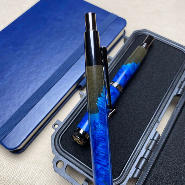 Унікальний подарунковий комплект ручок NV-448/337 виготовлений із деревини капового клена та епоксидна смола