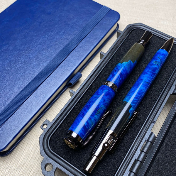 Унікальний подарунковий комплект ручок NV-448/337 виготовлений із деревини капового клена та епоксидна смола