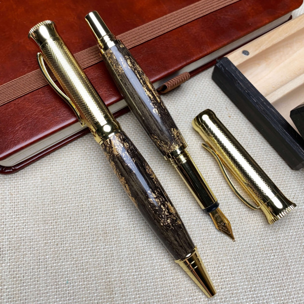 Подарунковий комплект ручок ручної роботи NV-425/486 виготовлений із дерева мореного дуба та золотої поталі