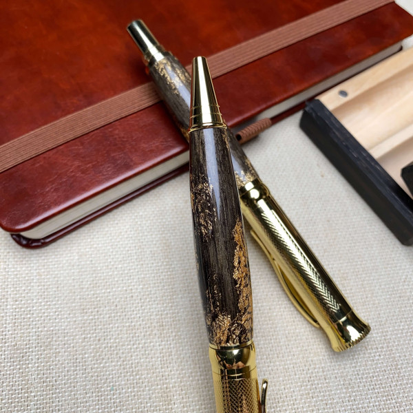 Подарунковий комплект ручок ручної роботи NV-425/486 виготовлений із дерева мореного дуба та золотої поталі