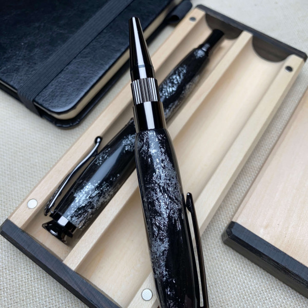 Подарунковий комплект ручок ручної роботи NV-448/131 виготовлений із дерева мореного дуба та срібної поталі