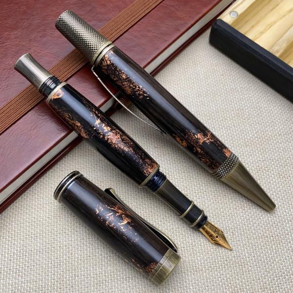 Подарунковий комплект ручок ручної роботи NV-448/131 виготовлений із дерева мореного дуба та бронзової поталі