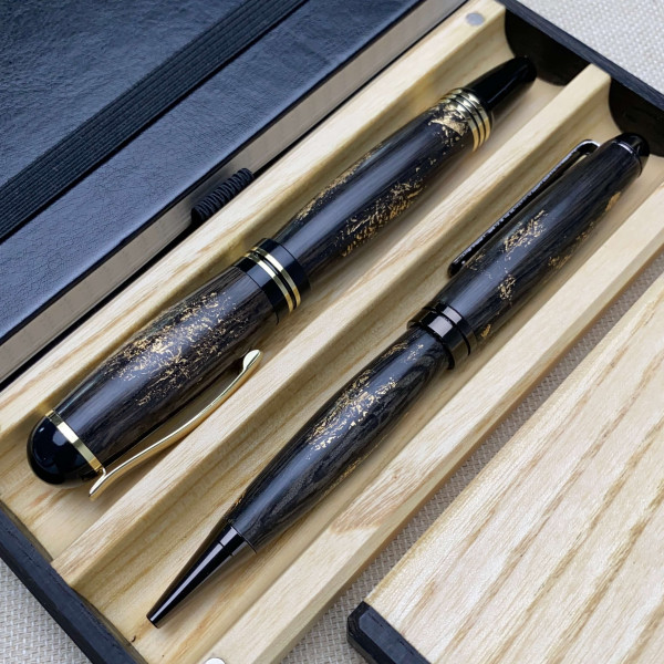 Подарунковий комплект ручок ручної роботи NV-071/009 виготовлений із дерева мореного дуба та золотої поталі