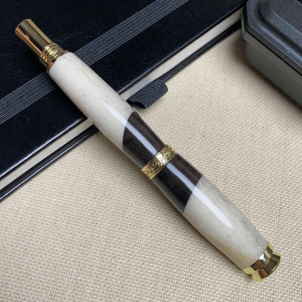 Унікальна перова ручка ручної роботи NV-448 справжній оленячий ріг + дерево мореного дуба