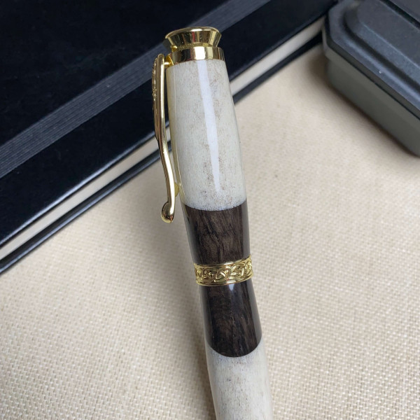 Унікальна перова ручка ручної роботи NV-448 справжній оленячий ріг + дерево мореного дуба