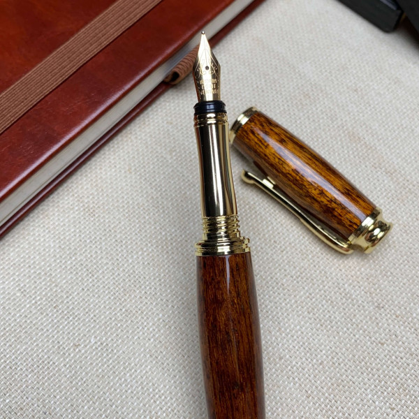 Подарункова перова ручка NV-355 ручної роботи, виготовлена із тропічного дерева - мербау