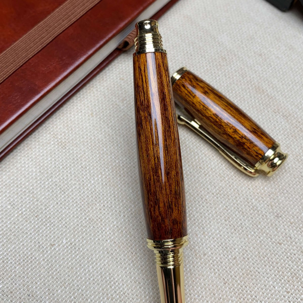 Подарункова перова ручка NV-355 ручної роботи, виготовлена із тропічного дерева - мербау