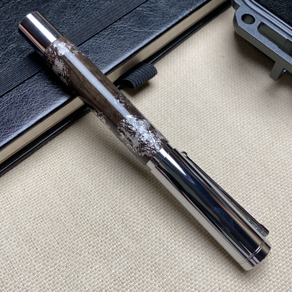 Перова ручка ручної роботи NV-452 дерево мореного дуба та срібна поталь