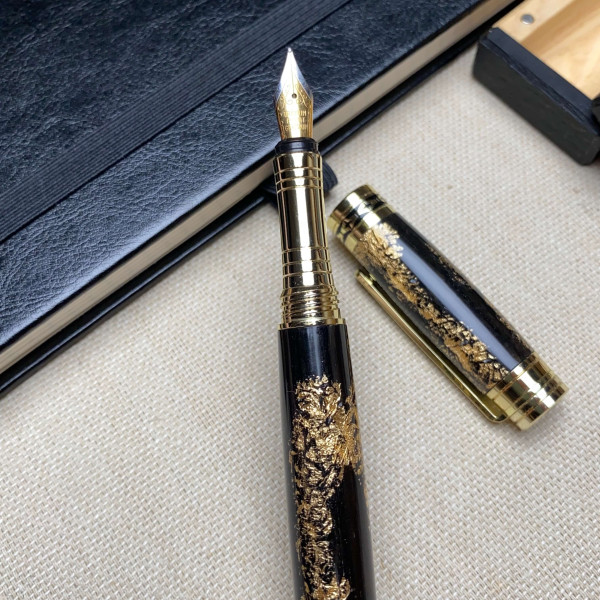 Перова ручка ручної роботи NV-272 дерево мореного дуба та золота поталь