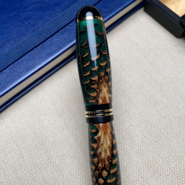 Унікальна перова ручка NV-071 ручної роботи, виготовлена із справжньої шишки та епоксидної смоли