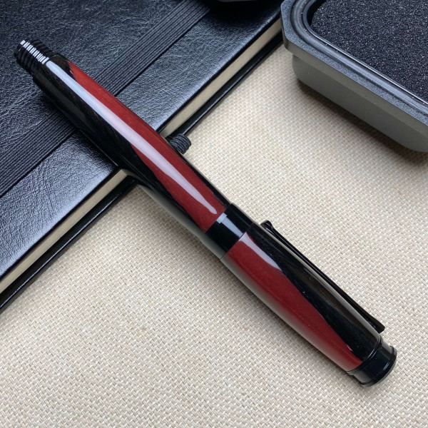 Унікальна перова ручка ручної роботи NV-341 дерево мореного дуба та епоксидна смола