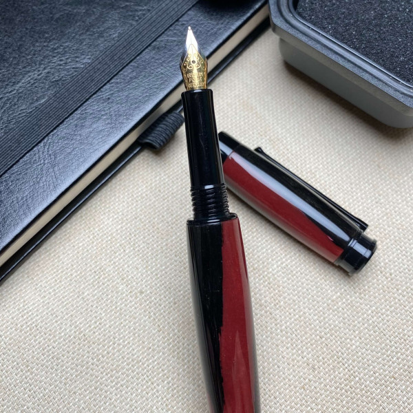 Унікальна перова ручка ручної роботи NV-341 дерево мореного дуба та епоксидна смола