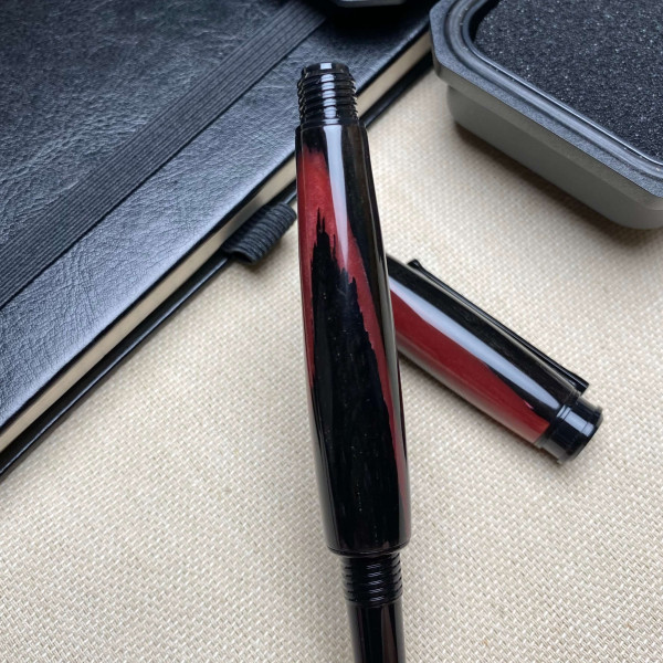 Унікальна перова ручка ручної роботи NV-341 дерево мореного дуба та епоксидна смола