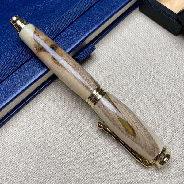 Унікальна перова ручка NV-355 ручної роботи виготовлена із деревини горіха і епоксидної смоли