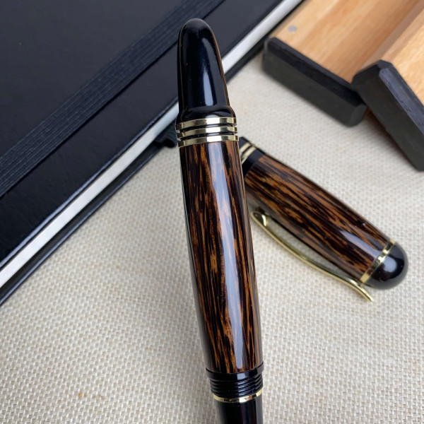 Перова ручка ручної роботи NV-071 виготовлена із екзотичного дерева - чорної пальми