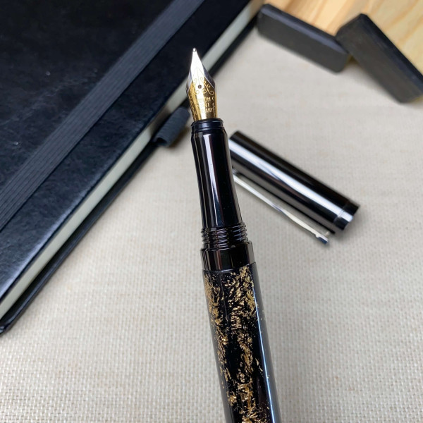 Перова ручка ручної роботи NV-452 дерево мореного дуба та золота поталь