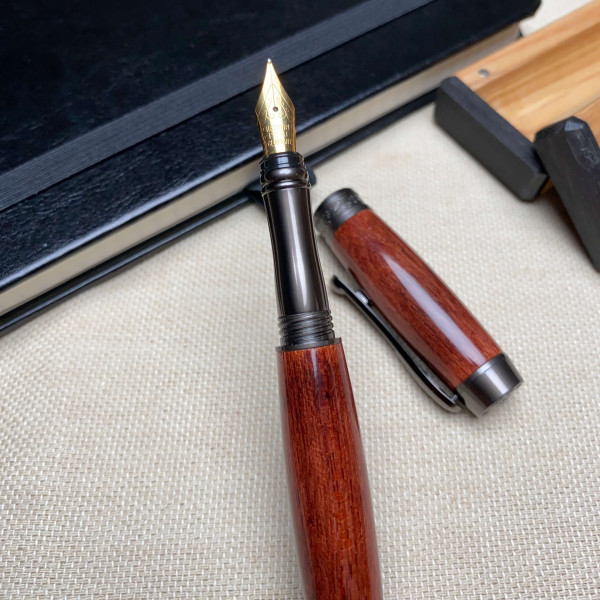 Перова ручка ручної роботи NV-308 із бразильського рожевого дерева - палісандр