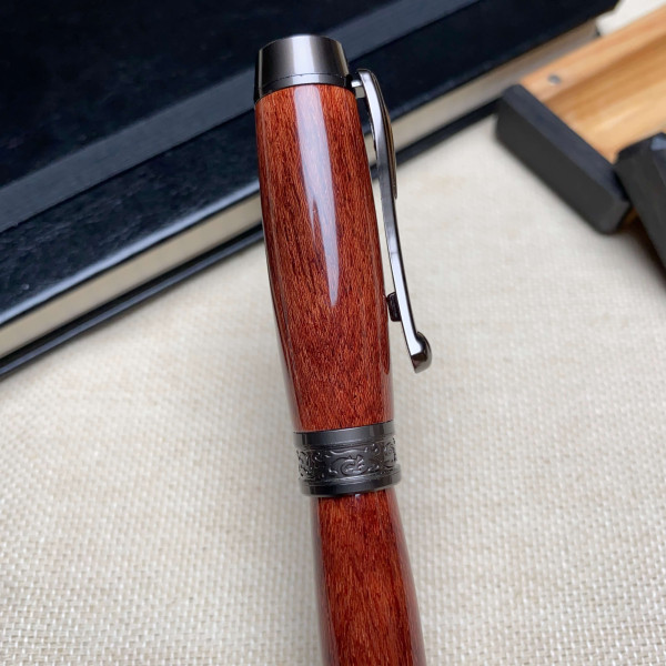 Перова ручка ручної роботи NV-308 із бразильського рожевого дерева - палісандр
