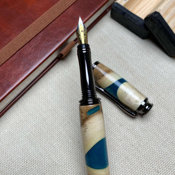 Унікальна перова ручка ручної роботи NV-355 дерево горіха і епоксидна смола