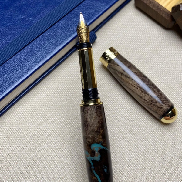 Унікальна перова ручка ручної роботи NV-210 виготовлена із деревини мореного ясена та епоксидної смоли