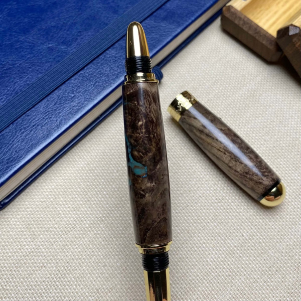 Унікальна перова ручка ручної роботи NV-210 виготовлена із деревини мореного ясена та епоксидної смоли