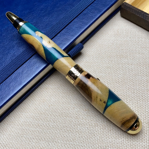 Унікальна перова ручка ручної роботи NV-210, дерево горіха та епоксидна смола