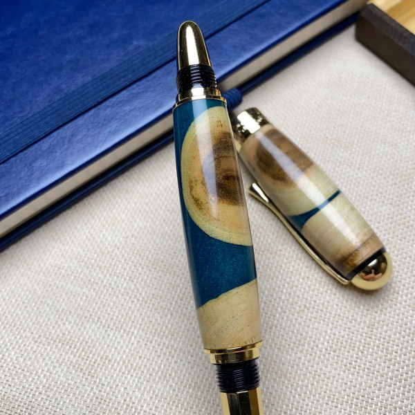 Унікальна перова ручка ручної роботи NV-210, дерево горіха та епоксидна смола